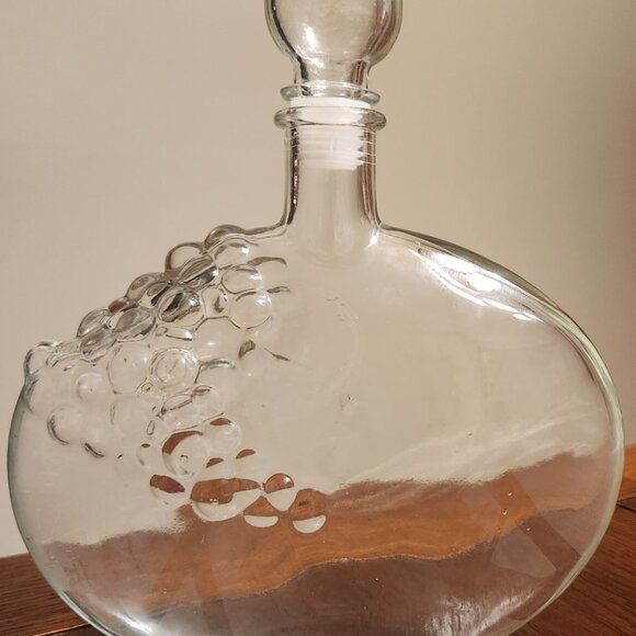 Vintage MOD DEP Glass Decanter embossed w/ grapes on one side - Picture 3 of 7